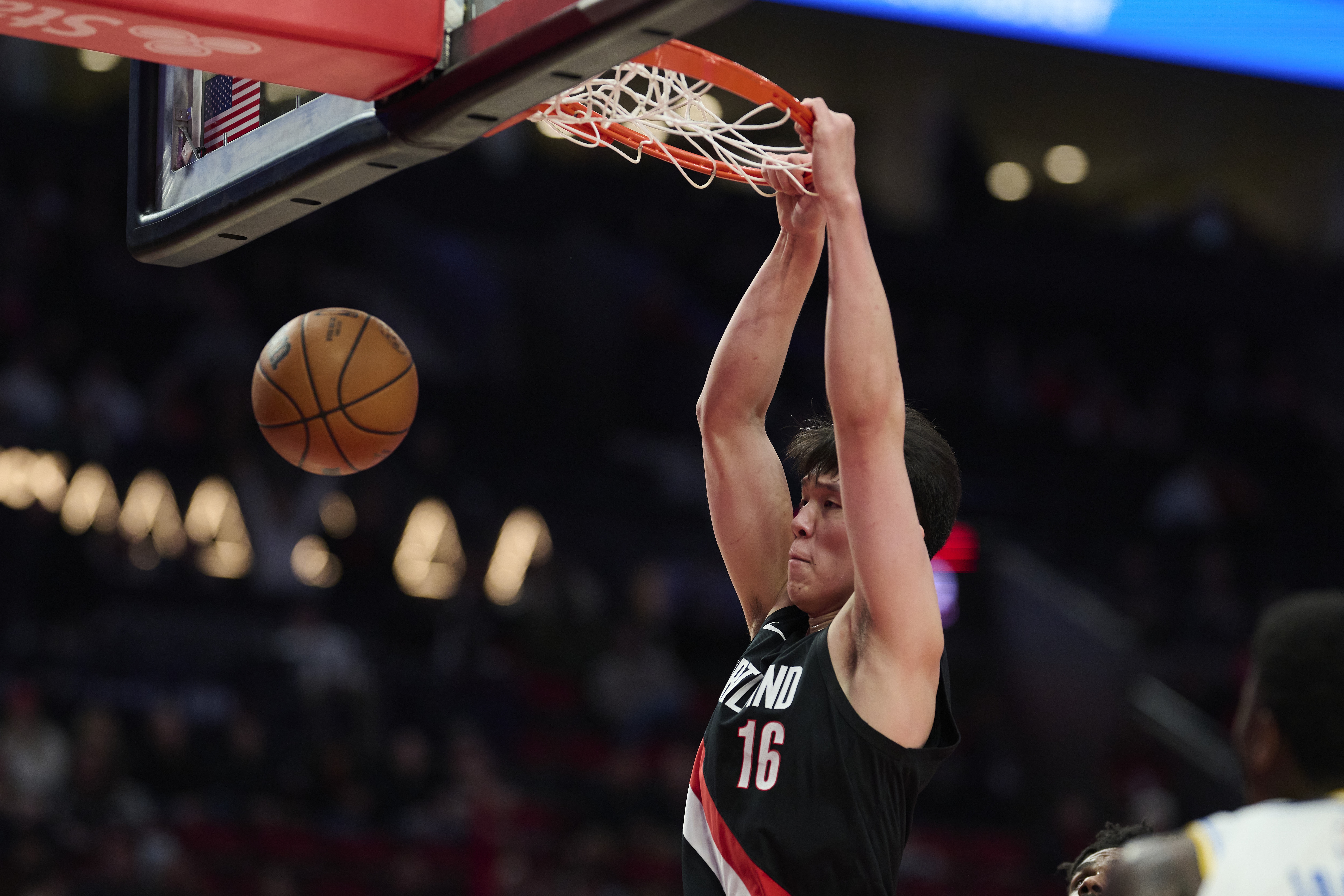 咪咕体育直播-媒体人:面对跟自己身材差不多的中锋时 杨瀚森欠缺稳定性&强硬度